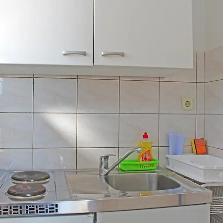Roic Apartment *
