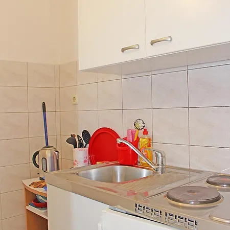 Roic Apartment *