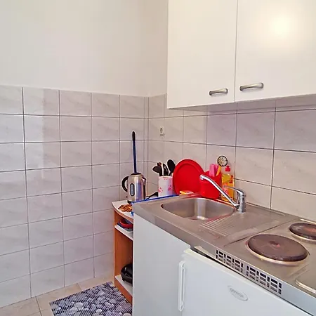 Roic Apartment *