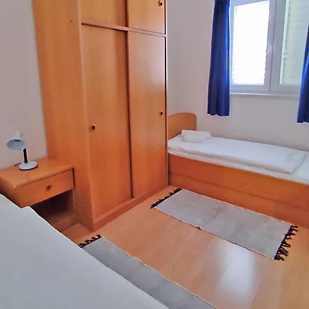 Roic Apartment *